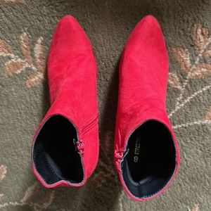 Brand: StreetWear Society; Size: 8 (Women’s medium); Color: Red.